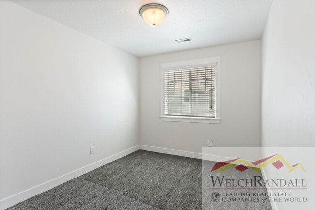 Building Photo - 3 Bedroom Townhome available in North Salt Lake!