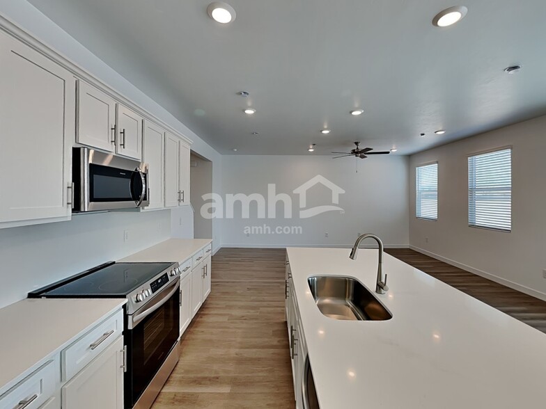 Building Photo - 6521 E Paseo Alga