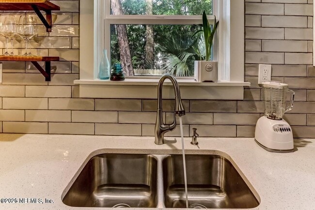 Building Photo - 1117 Cedar St