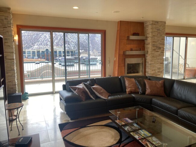 Building Photo - 1201 Main Ave