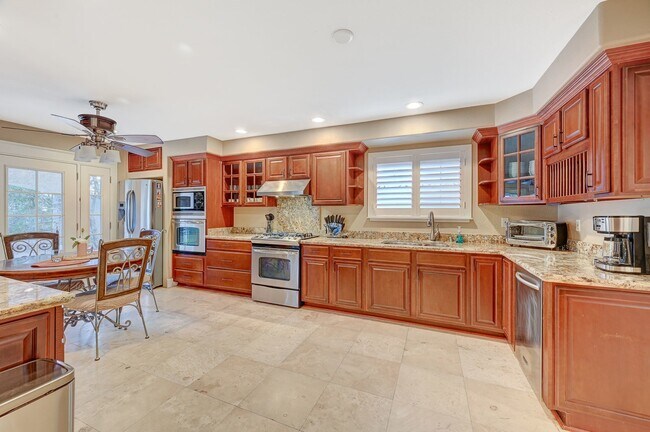 Building Photo - Charming 4 bedroom 3 bath fully furnished pool home in the heart of spring valley!