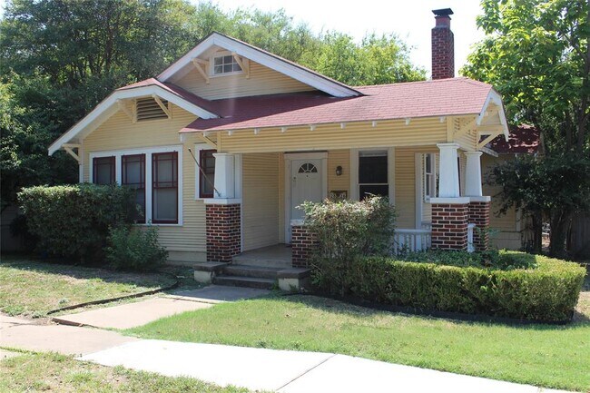 Primary Photo - 2826 Salado St