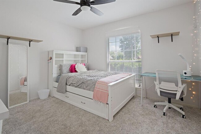 Building Photo - 1109 Red Ranch Cir