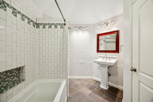 Building Photo - 18111 Whispering Gables Ln