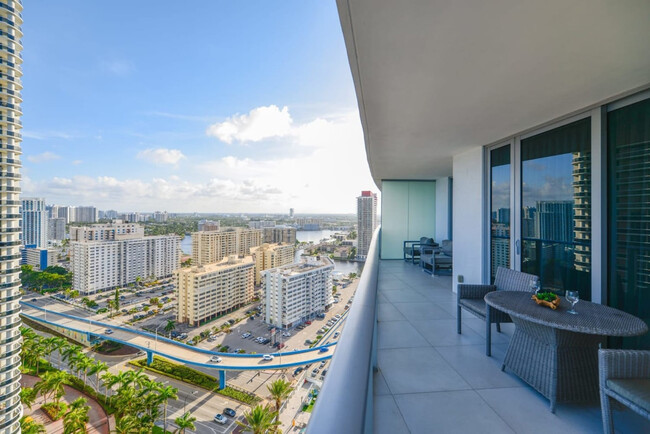 Building Photo - 4111 S Ocean Dr