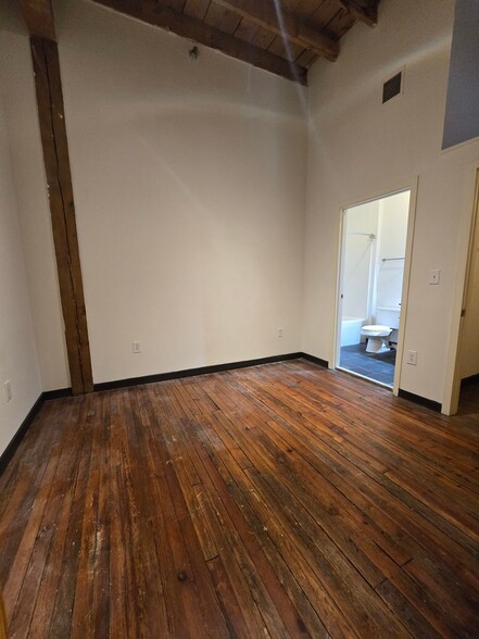 Building Photo - 1318 W Broad St
