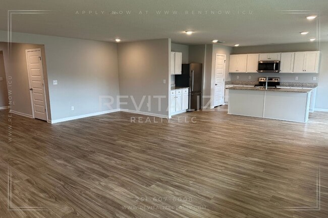 Building Photo - Beautiful 4 Bedroom/2 Bathroom House in We...