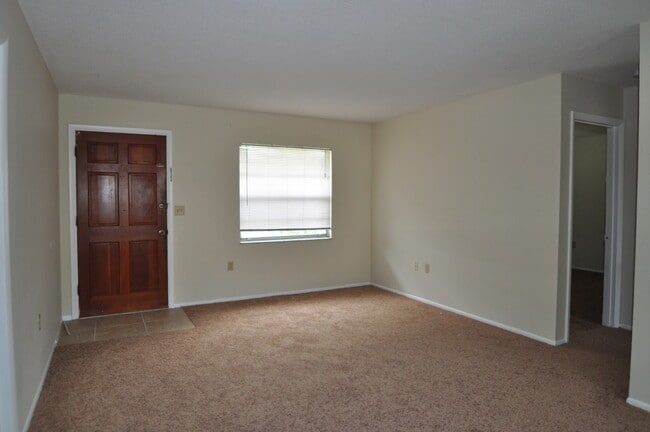 Building Photo - ALTAMONTE SPRINGS: 3 bed/1.5 bath home in ...