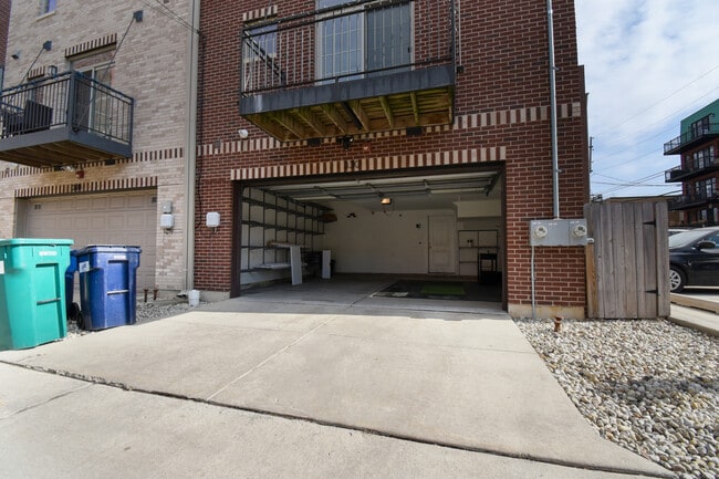 Building Photo - 330 Pennsylvania Way