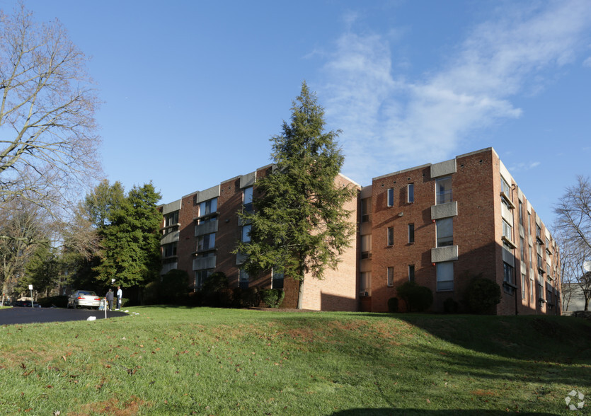 Primary Photo - 170 Lakeside Apartments