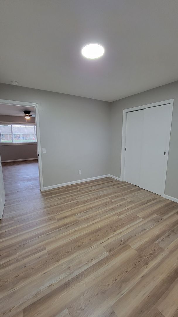 Building Photo - SPACIOUS NEWLY REMODELED 3 Bedroom | 1.5 B...