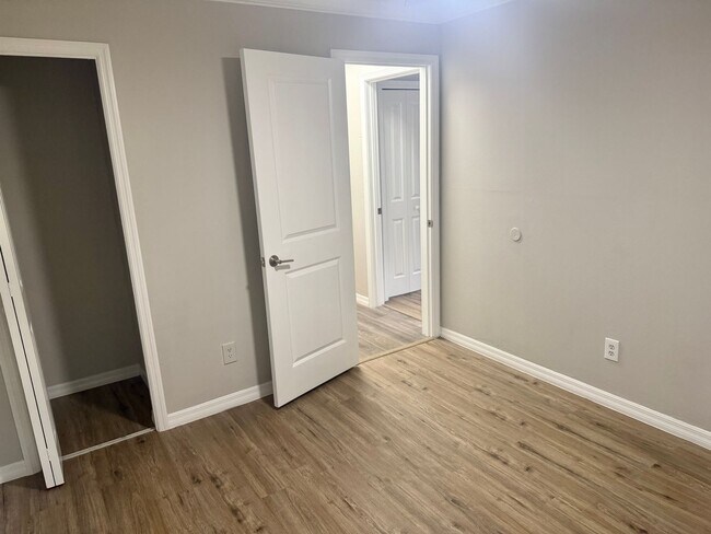 Building Photo - Completely Renovated 3/2 Located in Quiet Palm Harbor Community