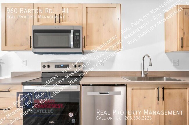 Building Photo - 960 Barton Rd