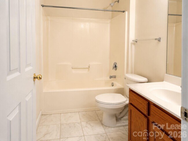Building Photo - 913 Tiger Ln