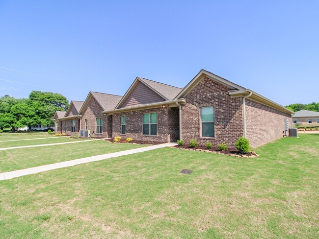 Building Photo - Lucas Ferry Townhomes - Move In Ready!