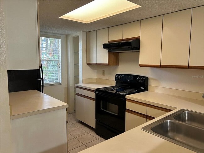 Building Photo - 2143 Fox Chase Blvd
