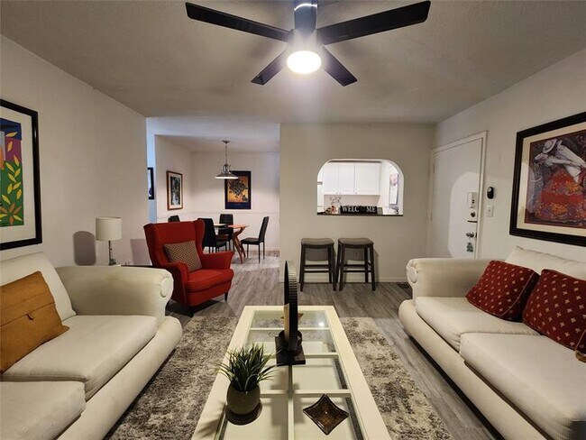 Building Photo - 17090 NE 14th Ave