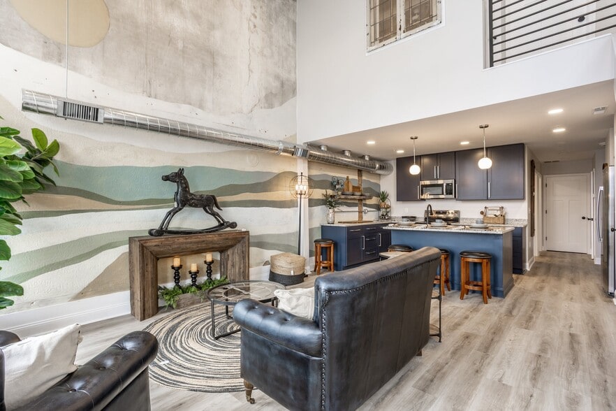 Building Photo - 108 W Main St