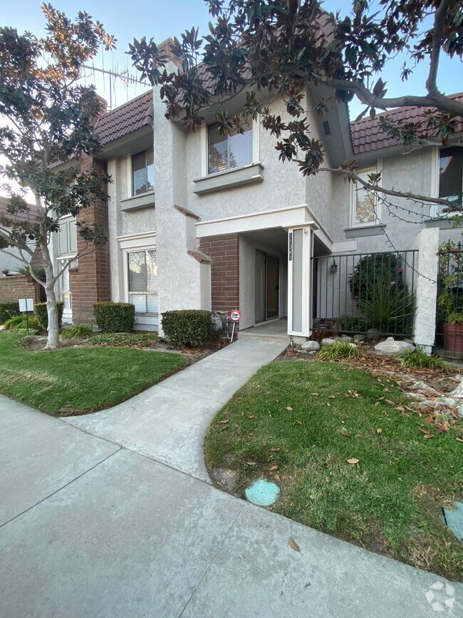 Building Photo - Luxurious 3 Bedroom Cypress Townhouse for ...