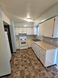 Building Photo - 153 Elm St