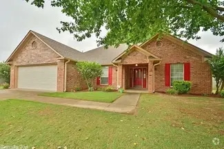 Building Photo - 2502 Margaret Cir