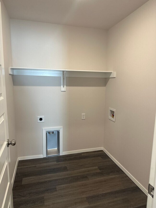 Building Photo - *Preleasing Now!- Three Bedroom | Two Bath Home in Barberry Court