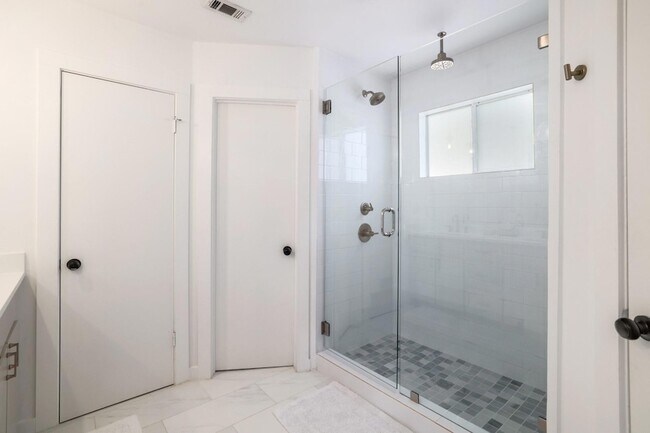 Building Photo - 2205 Trede Dr