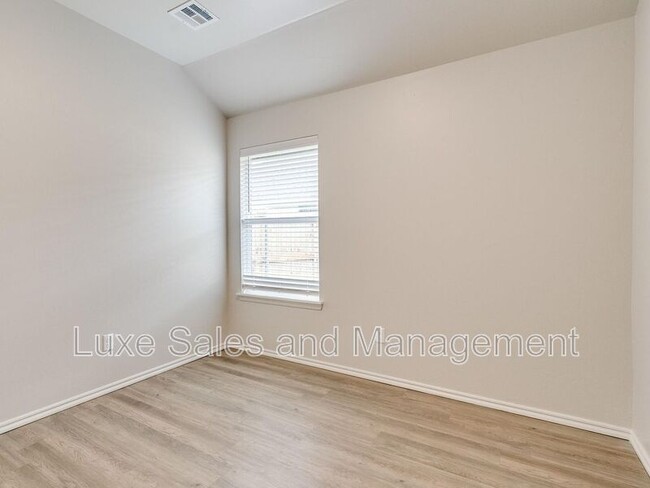 Building Photo - 10541 Lawson Pl Rd