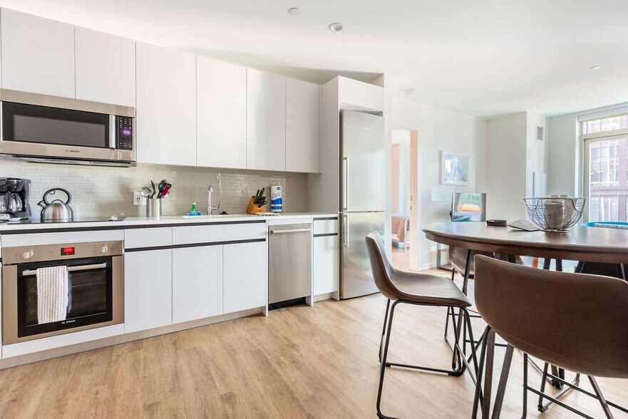 Building Photo - 131 Seaport Blvd