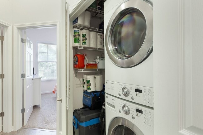 Building Photo - Top-Floor Corner Condo in Prime Location — Minutes to The Battery & Chattahoochee Trails