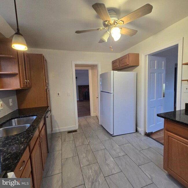 Building Photo - 8 Mannakee St