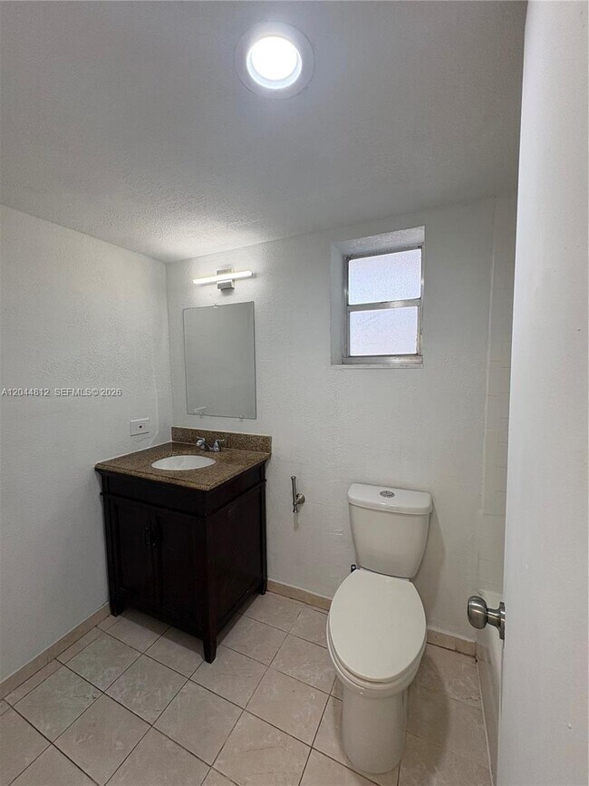 Building Photo - 447 NE 195th St