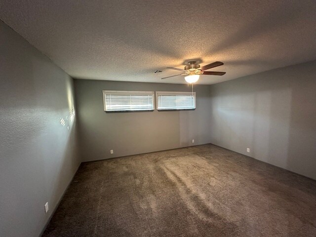 Building Photo - 4623 Hemlock Ln