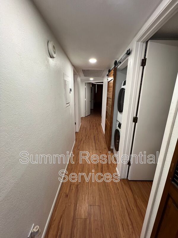 Building Photo - 1700 W Wood Bridge Ct
