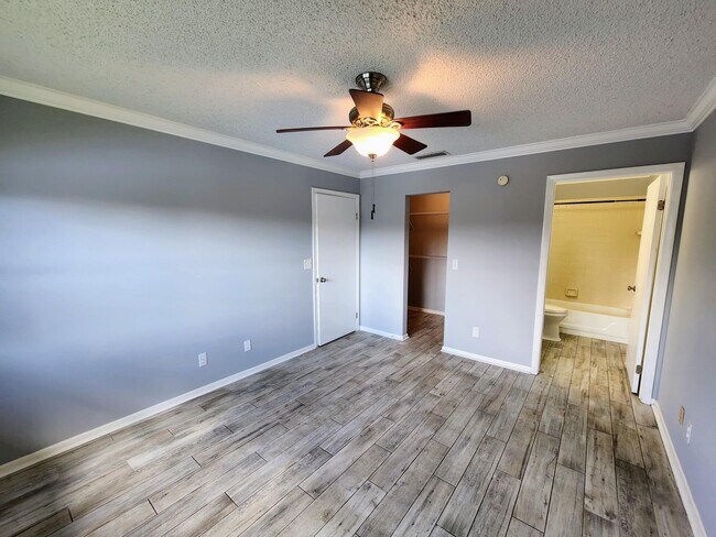 Building Photo - 3171 SE Aster Ln