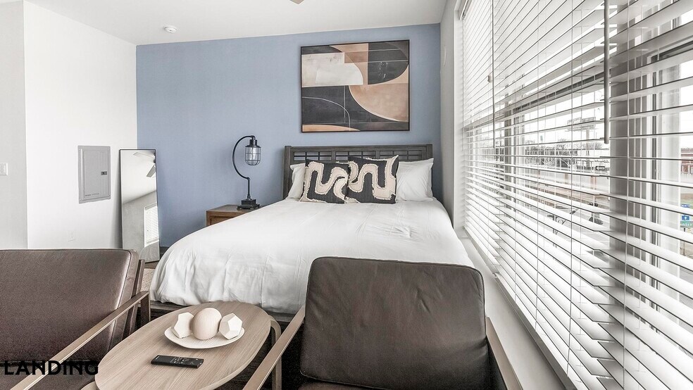 Building Photo - 302 13th St S