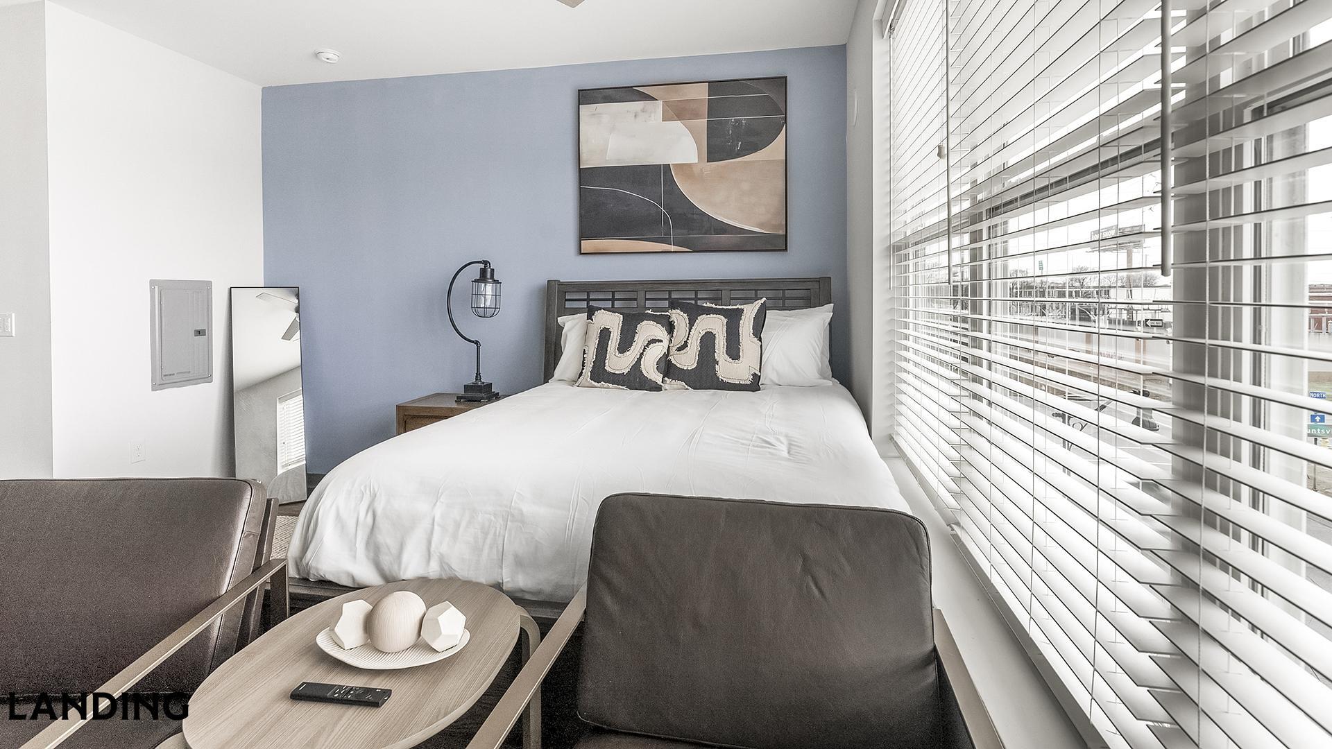 Building Photo - 302 13th St S