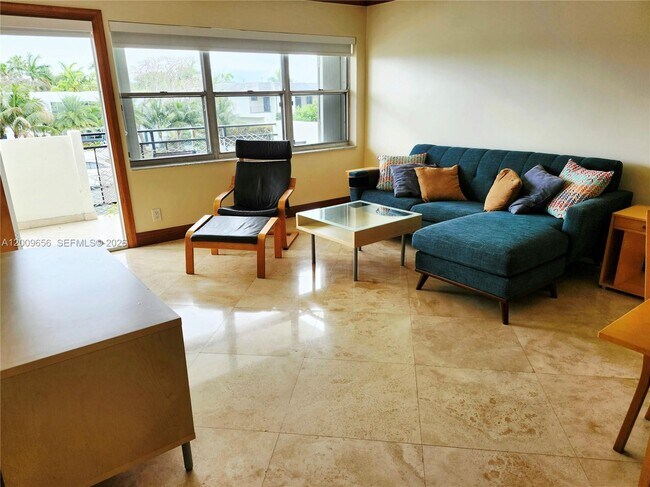 Building Photo - 401 Golden Isles Dr