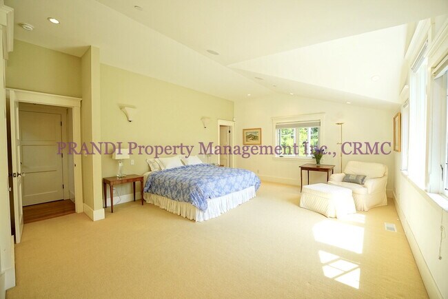 Building Photo - Exquisite Mill Valley Home.