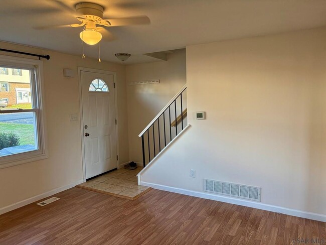 Building Photo - 427 Devon Dr