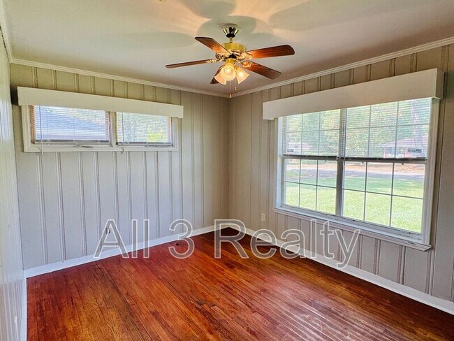 Building Photo - 1311 Marlowe Dr