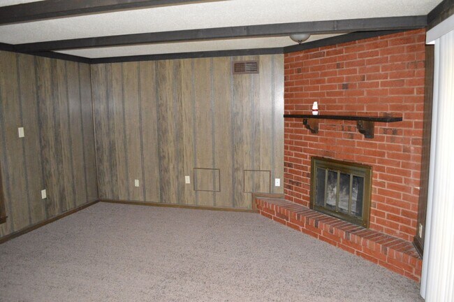 Building Photo - 3856 Jasmine Dr