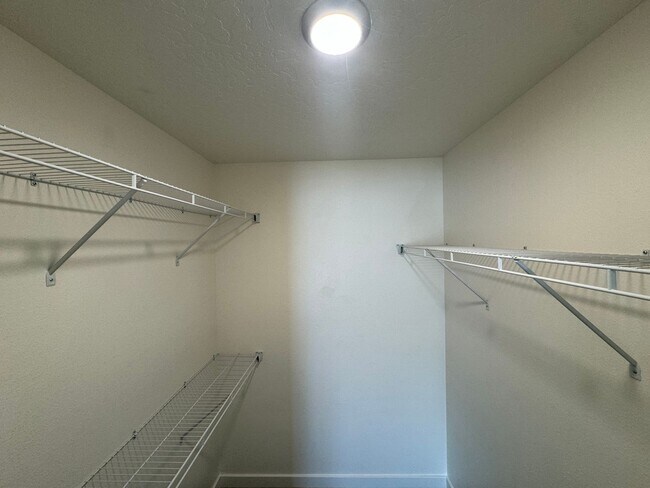 Building Photo - 3125 S Apple St