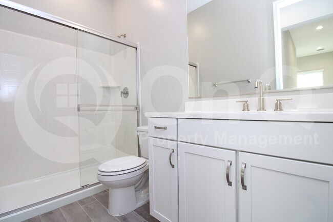 Building Photo - 4811 E Village Dr