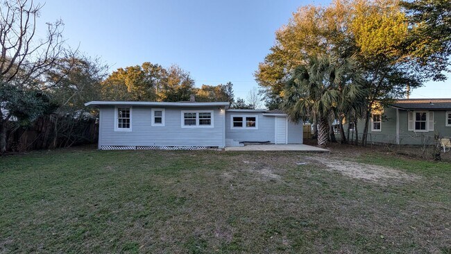 Building Photo - 307 Hermey Ave