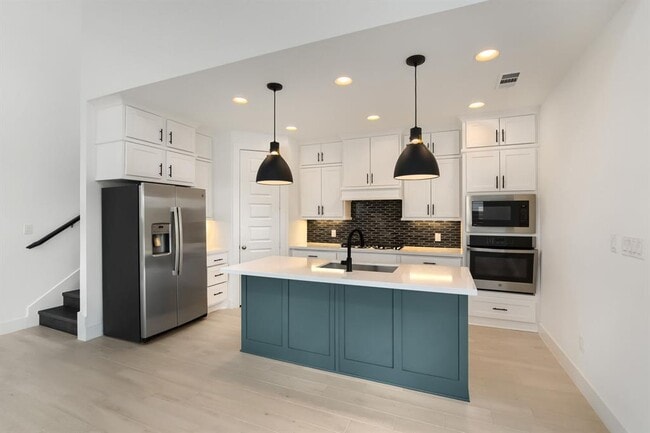 Building Photo - 1505 Seeger Dr