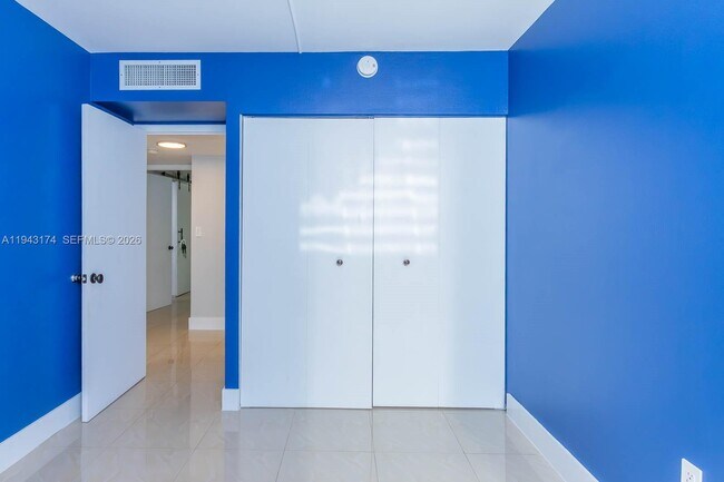 Building Photo - 20291 NE 30th Ave