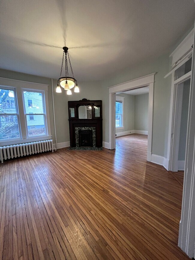 Building Photo - Renovated Victorian with historic touches & huge yard!