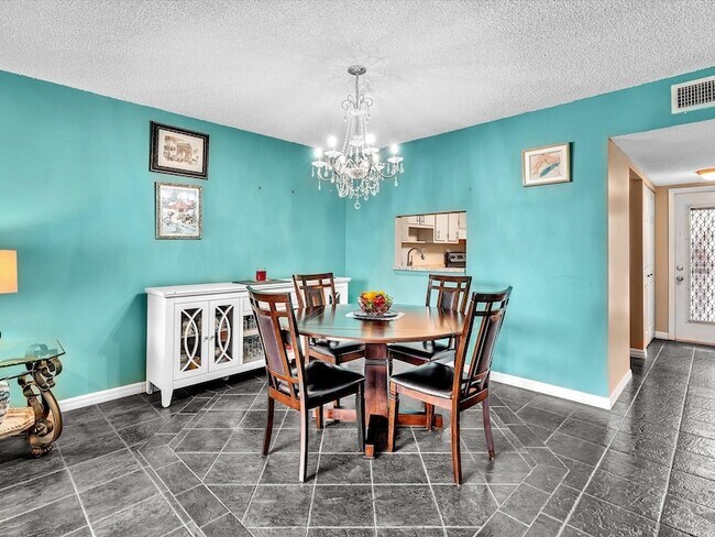 Building Photo - 6570 Royal Palm Blvd