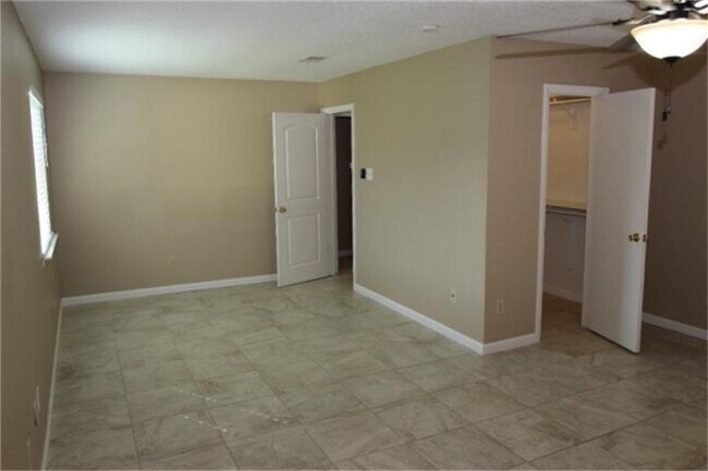 Building Photo - 4802 Maurita Dr